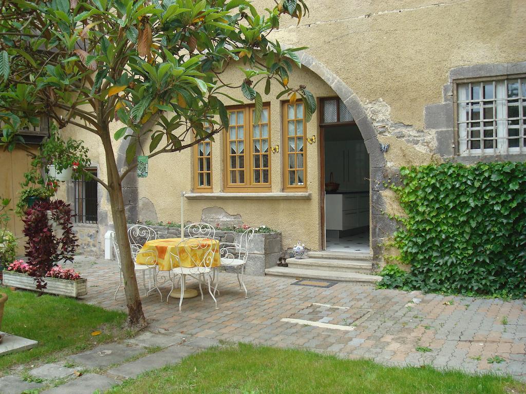 לינה וארוחת בוקר Menetrol Chateau De Bourrassol מראה חיצוני תמונה