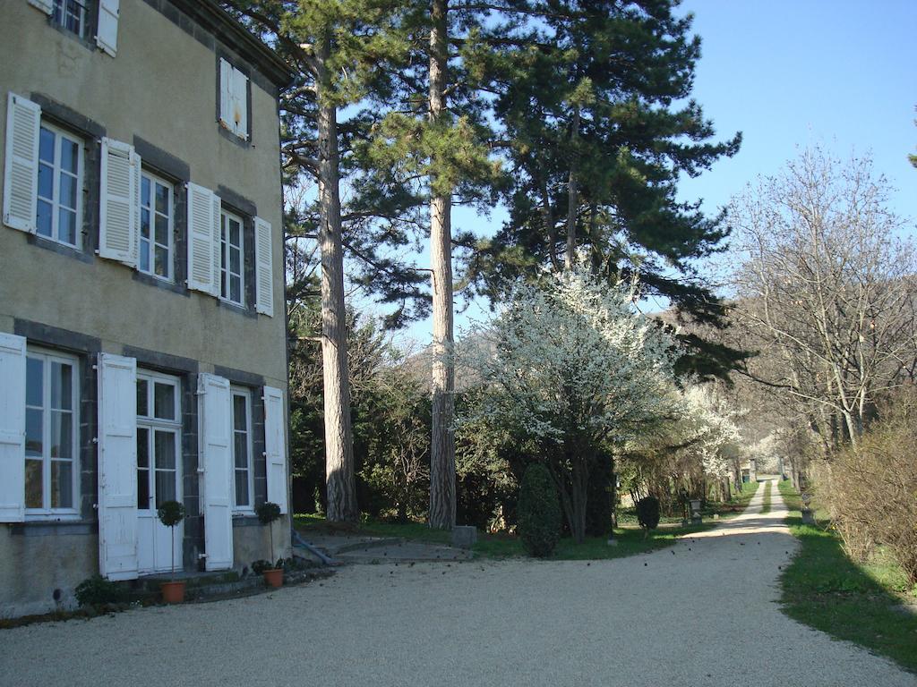 לינה וארוחת בוקר Menetrol Chateau De Bourrassol מראה חיצוני תמונה