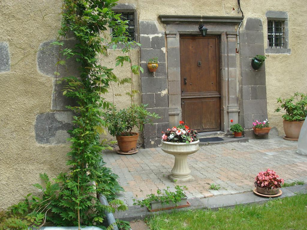 לינה וארוחת בוקר Menetrol Chateau De Bourrassol מראה חיצוני תמונה