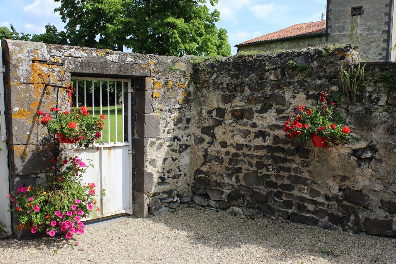 לינה וארוחת בוקר Menetrol Chateau De Bourrassol מראה חיצוני תמונה